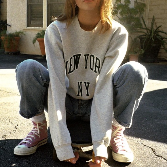 Brandy Melville New York Erica Sweatshirt - Picture 2 of 4